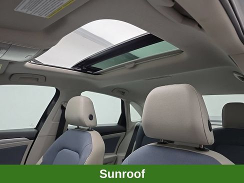 Used 2025 Volkswagen Jetta SE w/ Sunroof Package FWD image 49