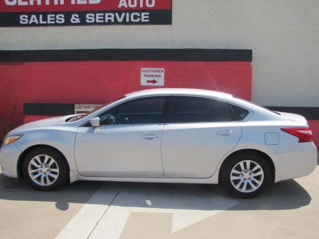 Used 2017 Nissan Altima 2.5 S w/ Power Driver Seat Package FWD image 2