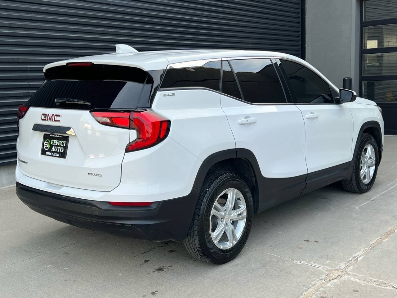 Used 2020 GMC Terrain SLE AWD/4WD image 11