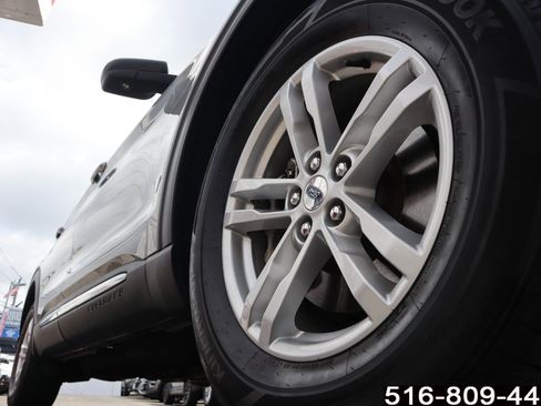 Used 2022 Ford Explorer XLT w/ Equipment Group 202A image 10