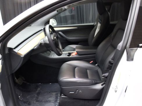 Used 2023 Tesla Model Y Long Range image 38