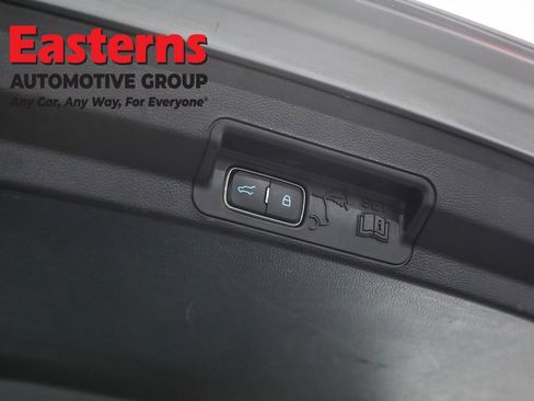 Used 2023 Ford Explorer Limited AWD/4WD image 25
