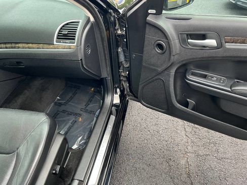 Used 2015 Chrysler 300 C image 28