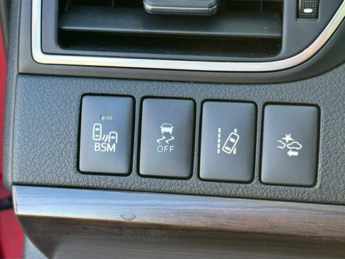 Used 2017 Toyota Camry XLE w/ Moonroof Package image 32