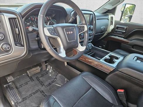Used 2017 GMC Sierra 2500 SLT w/ Duramax Plus Package AWD/4WD image 18