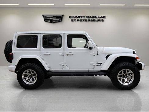 Used 2022 Jeep Wrangler Unlimited Sahara image 6