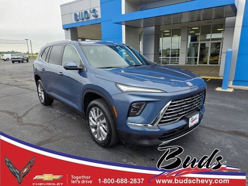 Used 2025 Buick Enclave Preferred AWD/4WD image 1
