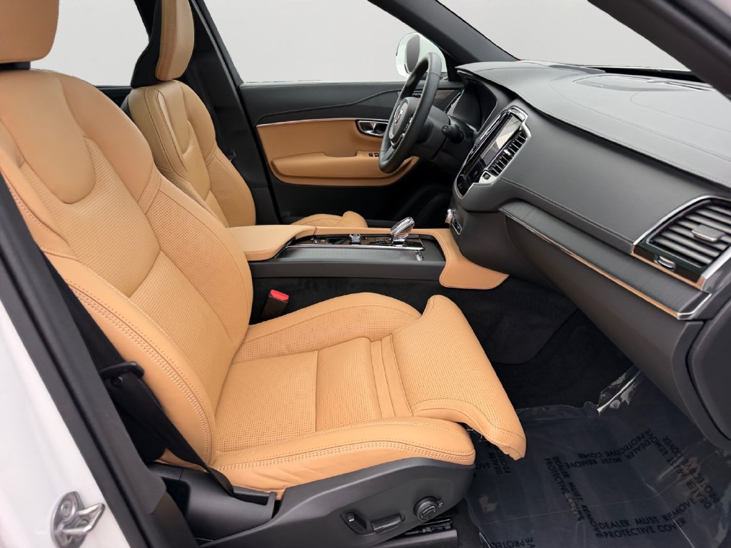 Certified 2025 Volvo XC90 T8 Ultra AWD/4WD image 8
