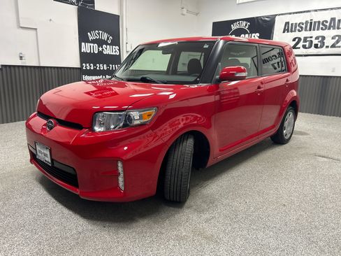 Used 2014 Scion xB FWD image 3