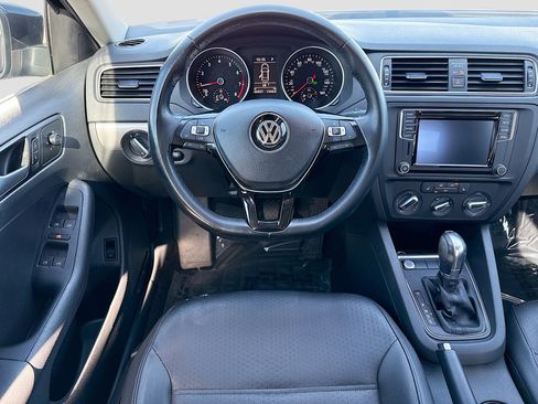 Used 2017 Volkswagen Jetta SE image 15