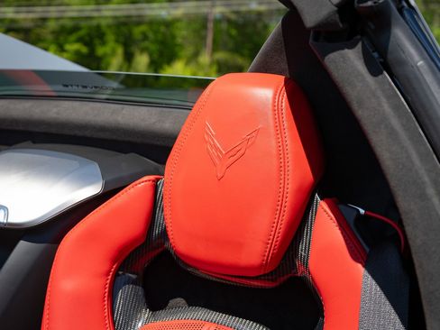 Used 2024 Chevrolet Corvette Stingray Premium Conv w/ Z51 Performance Package RWD image 31