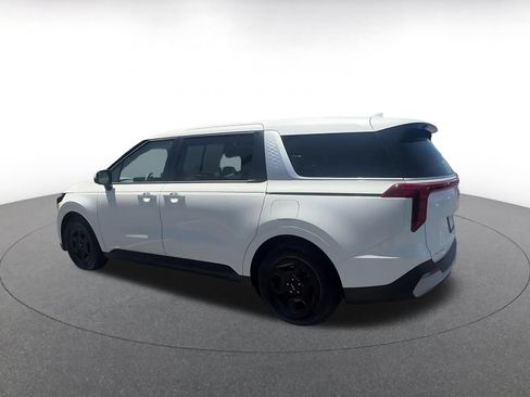 Used 2026 Kia Carnival FWD image 10