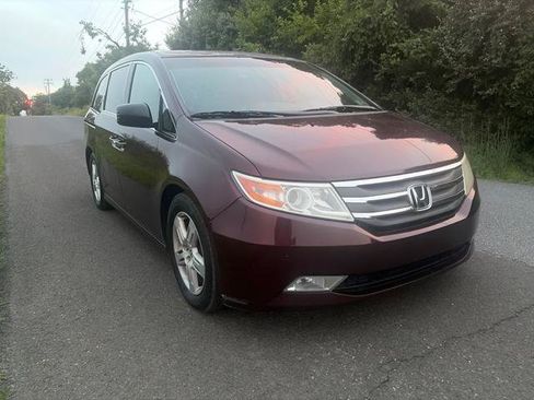 Used 2011 Honda Odyssey Touring image 2