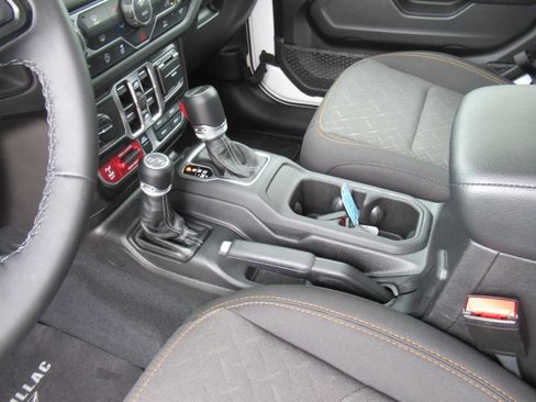Used 2026 Jeep Gladiator Mojave AWD/4WD image 21