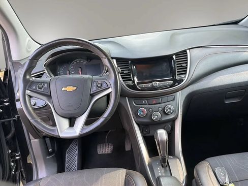 Used 2020 Chevrolet Trax LT AWD/4WD image 27