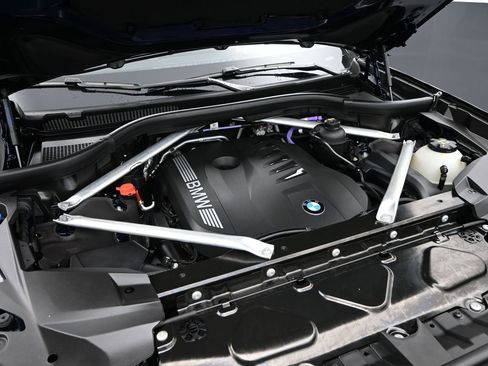 Used 2023 BMW X7 xDrive40i w/ Premium Package image 9