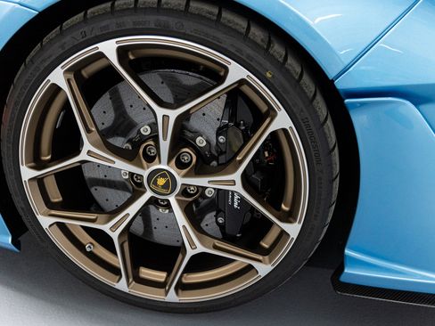 Used 2025 Lamborghini Revuelto image 25