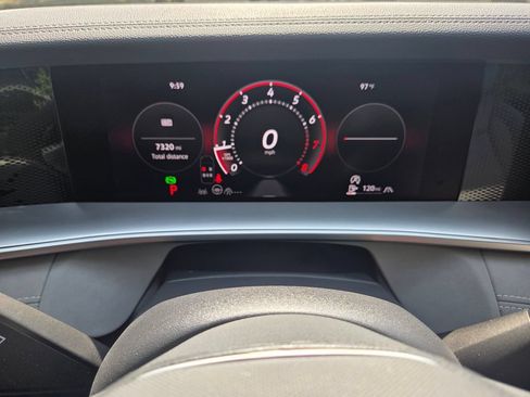 Used 2026 Volkswagen Tiguan SE AWD/4WD image 15
