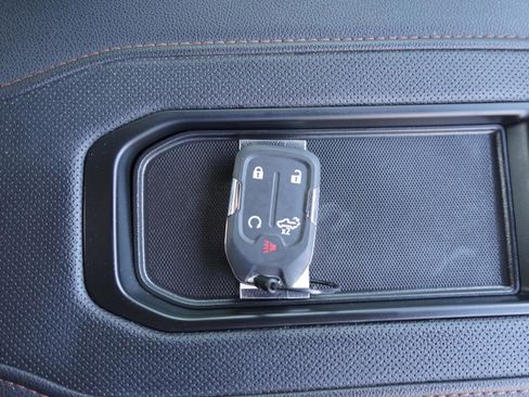 Used 2021 GMC Sierra 1500 AT4 image 28