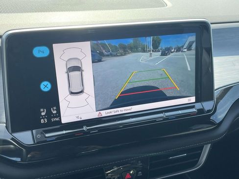 Used 2025 Volkswagen Atlas Cross Sport SE image 27