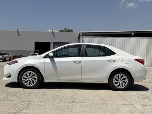 Used 2017 Toyota Corolla LE FWD image 2