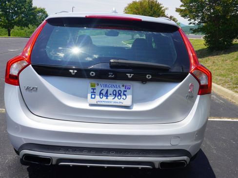Used 2018 Volvo V60 T5 Cross Country w/ Convenience Package AWD/4WD image 8