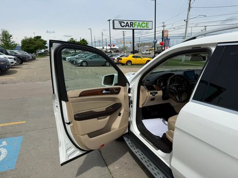 Used 2017 Mercedes-Benz GLS 450 4MATIC image 17