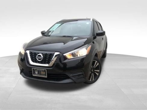 Used 2019 Nissan Kicks SV FWD image 1