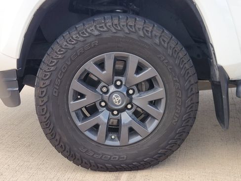 Used 2023 Toyota Tacoma SR5 RWD image 9