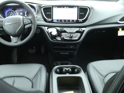 New 2026 Chrysler Pacifica Select w/ S Appearance Package image 5