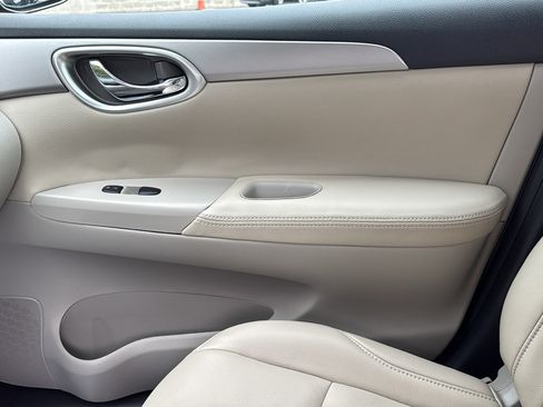 Used 2015 Nissan Sentra SV FWD image 17