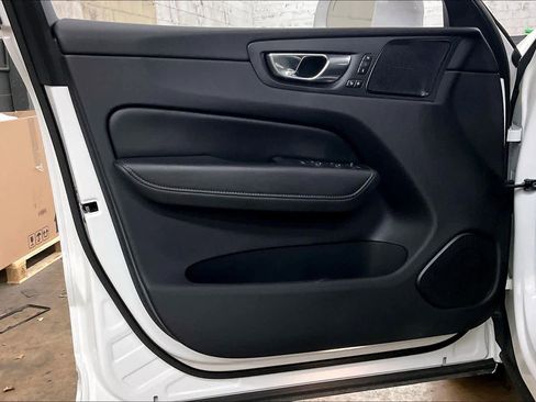 Used 2022 Volvo XC60 B5 Inscription w/ Advanced Package image 24