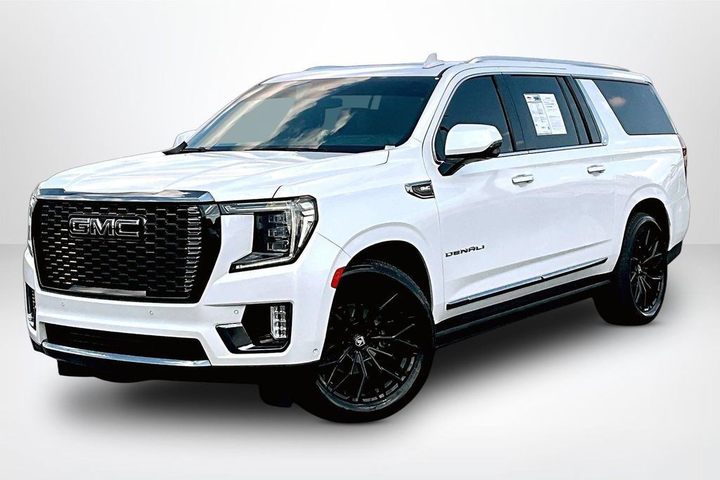 Used 2023 GMC Yukon XL Denali Ultimate AWD/4WD image 3