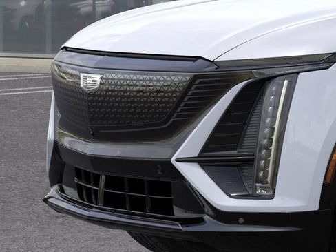 Used 2026 Cadillac Lyriq Signature Sport w/ LPO, Floor Liner Package AWD/4WD image 14