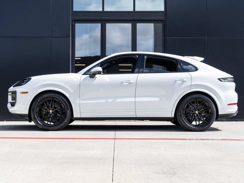New 2026 Porsche Cayenne Coupe AWD/4WD image 2