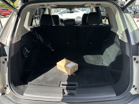 Used 2021 Nissan Rogue Platinum AWD/4WD image 16