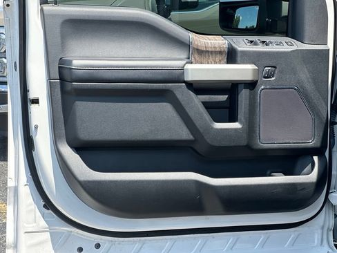 Certified 2017 Ford F250 Lariat w/ Lariat Value Package RWD image 18