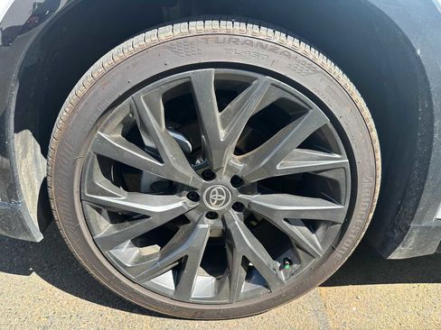 Used 2025 Toyota Crown Signia w/ Advanced Technology Package AWD/4WD image 4