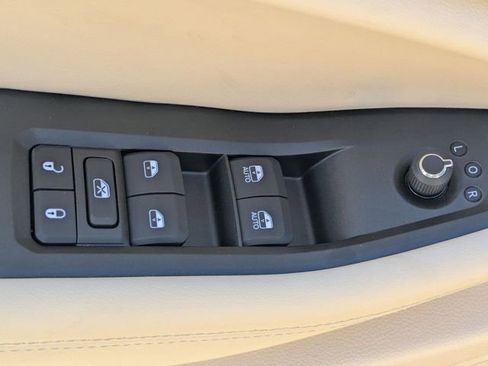 New 2025 Jeep Grand Cherokee Limited w/ Luxury Tech Group II image 16