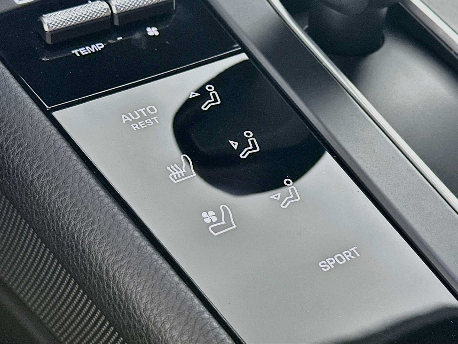 Certified 2026 Porsche Macan AWD/4WD image 21