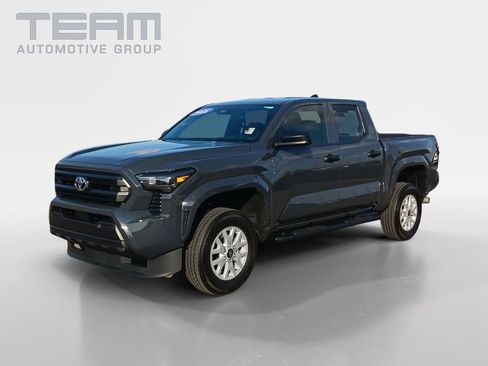 Used 2025 Toyota Tacoma SR image 3