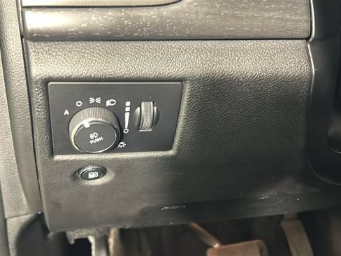 Used 2018 Jeep Grand Cherokee Altitude AWD/4WD image 19