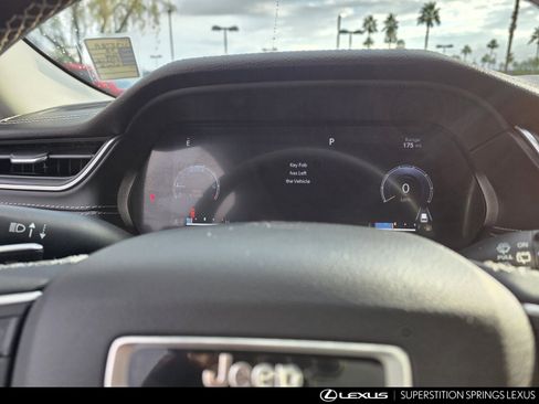 Used 2023 Jeep Grand Cherokee L Limited w/ Black Appearance Package image 21