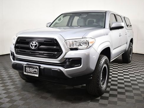Used 2017 Toyota Tacoma SR image 1