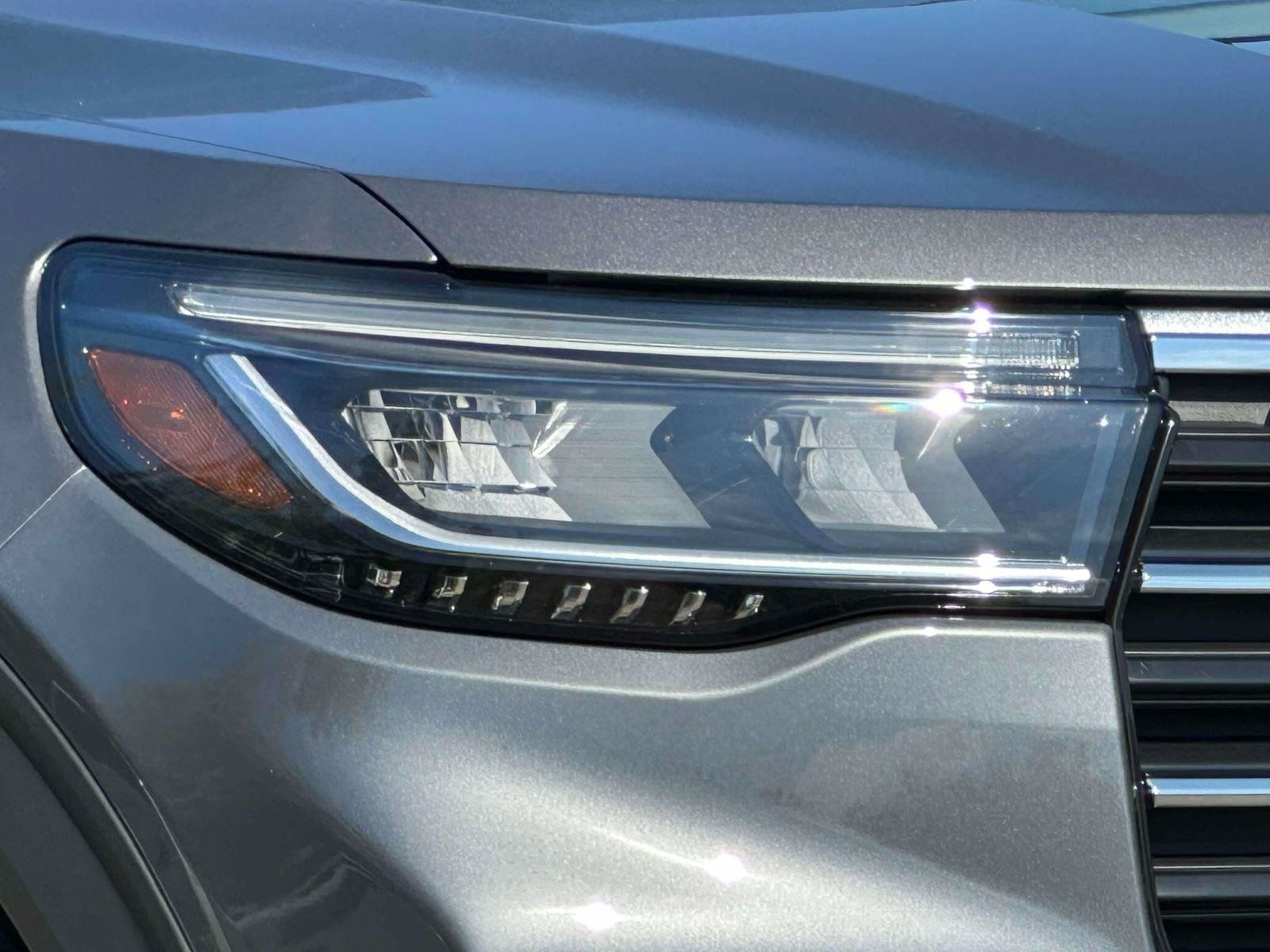 Used 2026 Ford Explorer Active AWD/4WD image 8