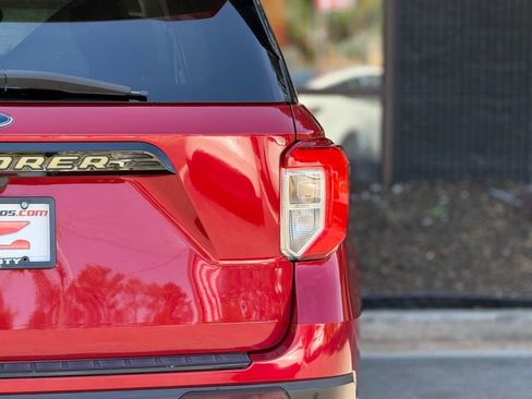 Used 2020 Ford Explorer Platinum w/ Premium Technology Package image 16