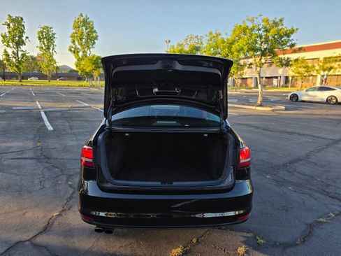 Used 2017 Volkswagen Jetta SEL FWD image 10