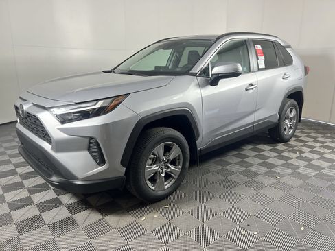 Used 2024 Toyota RAV4 XLE w/ Convenience Package FWD image 2