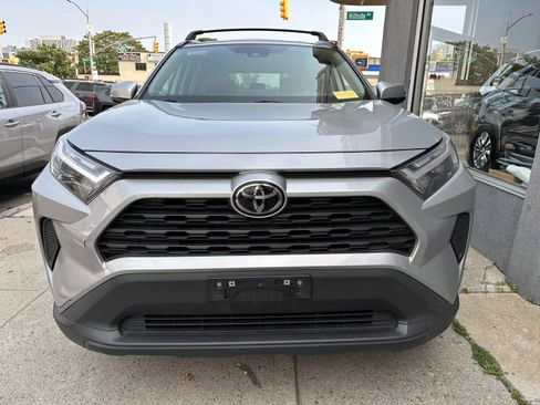 Used 2022 Toyota RAV4 XLE w/ Convenience Package AWD/4WD image 5