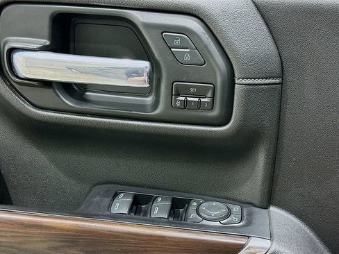 Used 2020 GMC Sierra 1500 SLT RWD image 17
